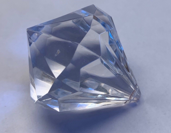 Grosser Facettentropfen crystal